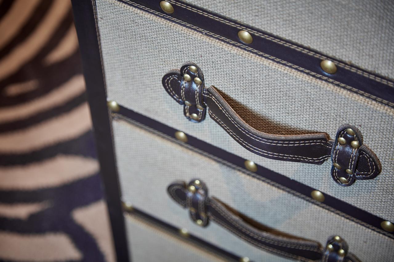 Oddfellows On The Park Чідл Екстер'єр фото A leather handle on a piece of furniture