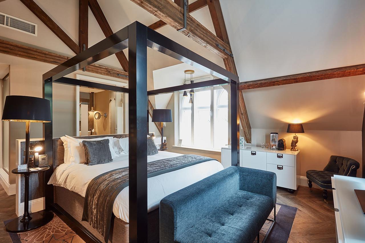 Oddfellows On The Park Чідл Екстер'єр фото A bedroom at The Ivy Hotel